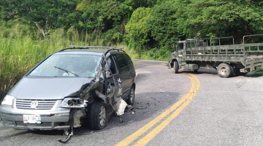 Camión de Guardia Nacional embiste vehículo en Tapanatepec | El Imparcial de Oaxaca