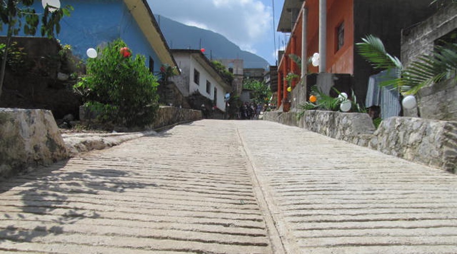Inauguran calle que antes fue vereda rocosa con agua pluvial en Huautla | El Imparcial de Oaxaca