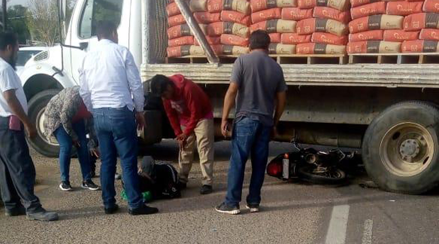 Hombre se impacta contra un torton en carretera Oaxaca-Zimatlán | El Imparcial de Oaxaca