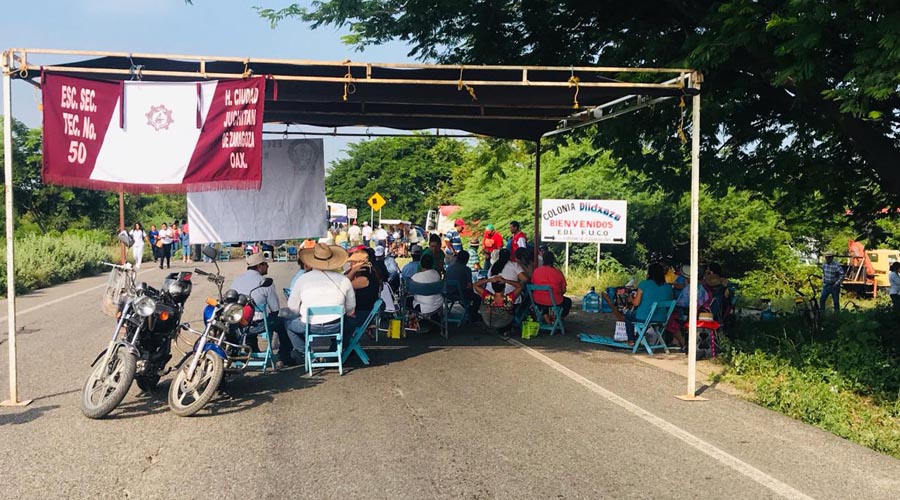 Bloquean por segundo día carretera en Juchitán