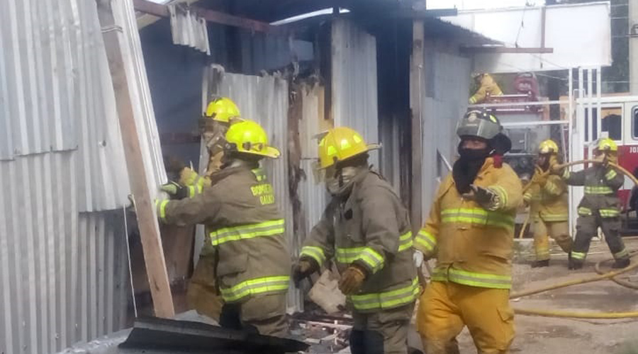 Voraz incendio acaba con taller de textiles en El Tule