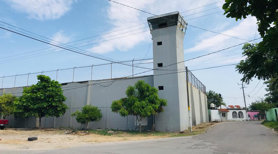 Cierran penal de Juchitán, trasladan a reos a Tanivet
