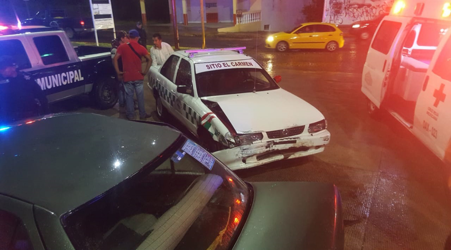 Daños y lesiones en accidente en la Mixteca