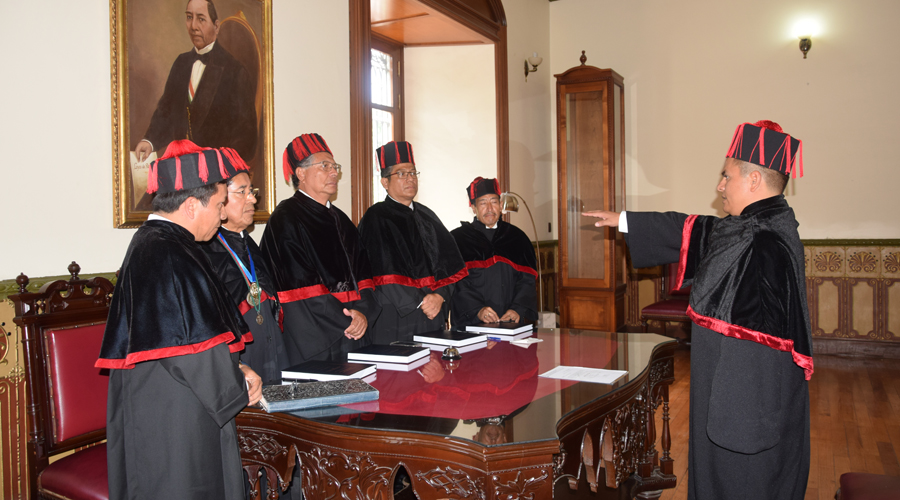 Examen profesional de Efraín Miguel