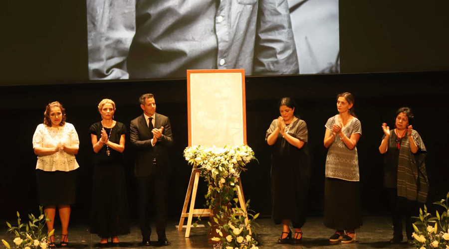 Despiden a Toledo en el teatro Macedonio Alcalá
