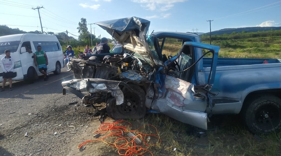 Seis personas lesionadas deja aparatoso accidente en Etla