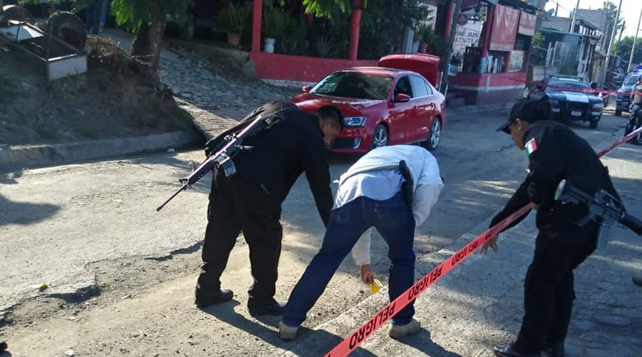 Arriesga la vida para frustrar robo de auto en Santiaguito, Etla