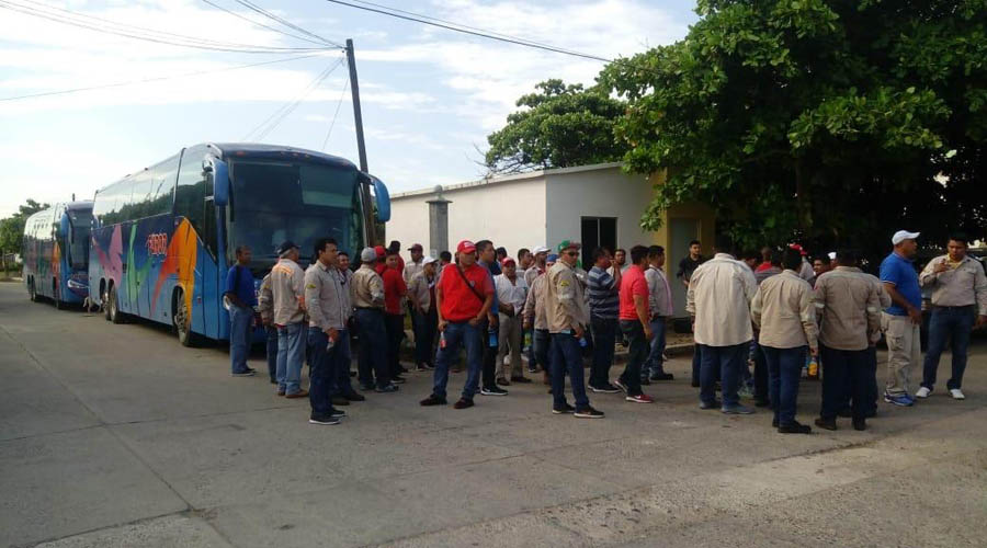 Grupo de choque de ferrocarrileros desaloja a manifestantes de Ixtepec