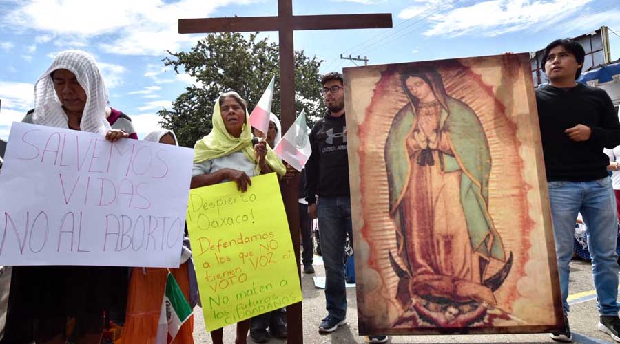 Protestan con imágenes religiosas en Congreso Local de Oaxaca | El Imparcial de Oaxaca