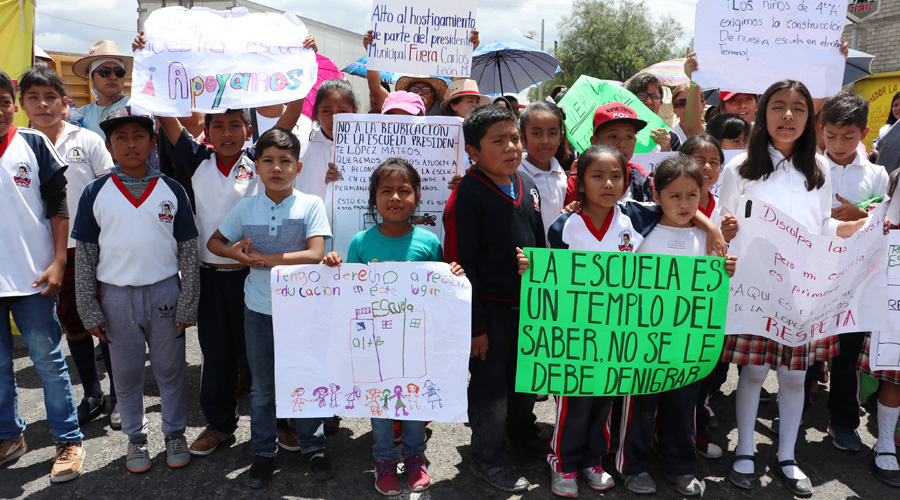 Protestan contra posible reubicación de escuelas en Tlacolula