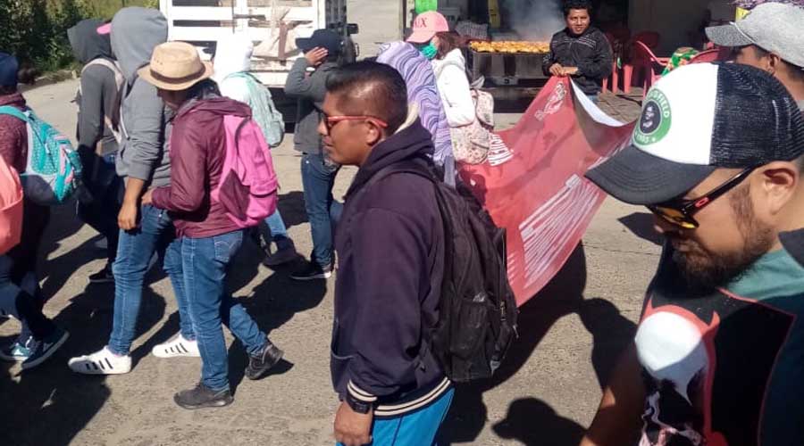 Marchan docentes de la Mixteca en Tlaxiaco | El Imparcial de Oaxaca