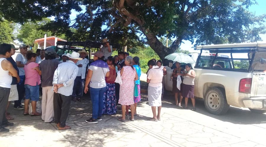 Retienen a trabajadores de CFE en San Juan Guichicovi