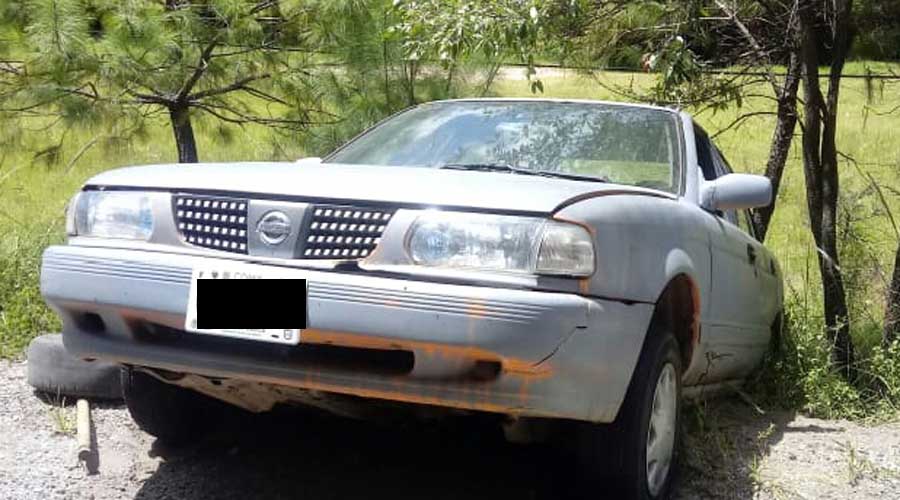 En la Mixteca recuperan auto robado en Villas Xoxo