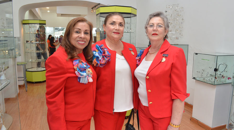 El Club Rotario Guelaguetza organizó una venta de joyería para recaudar fondos