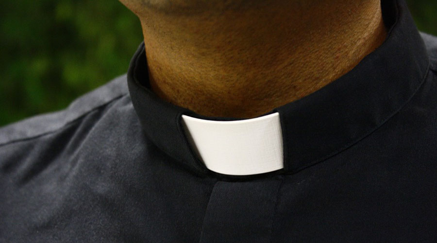 Video: Joven migrante denuncia que sacerdotes le pagaban por tener sexo con ellos