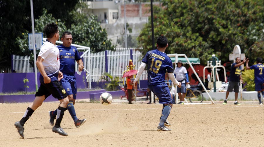 Se llevan Las Palmas en la jornada 8 del Torneo de Liga de Futbol de Veteranos Premier | El Imparcial de Oaxaca