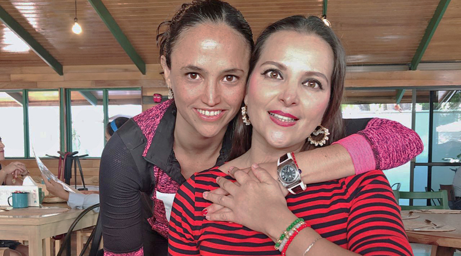 Montse apaga su velita
