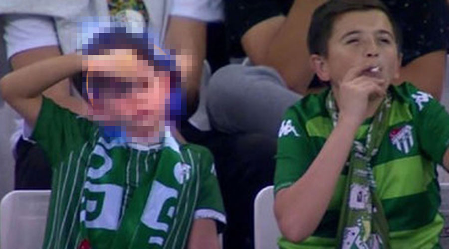 Video: Conoce la verdad sobre el niño que fue grabado fumando en un estadio