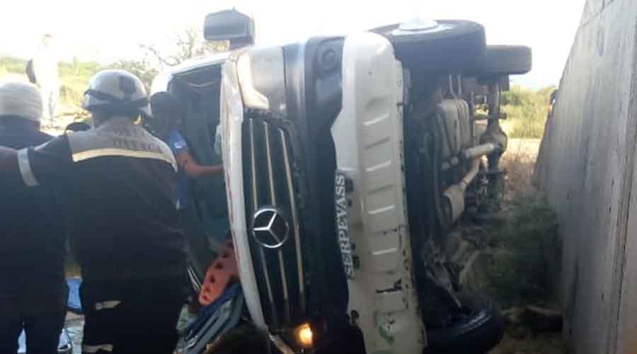 Fatídico accidente de Urvan en carretera Oaxaca-Miahuatlán