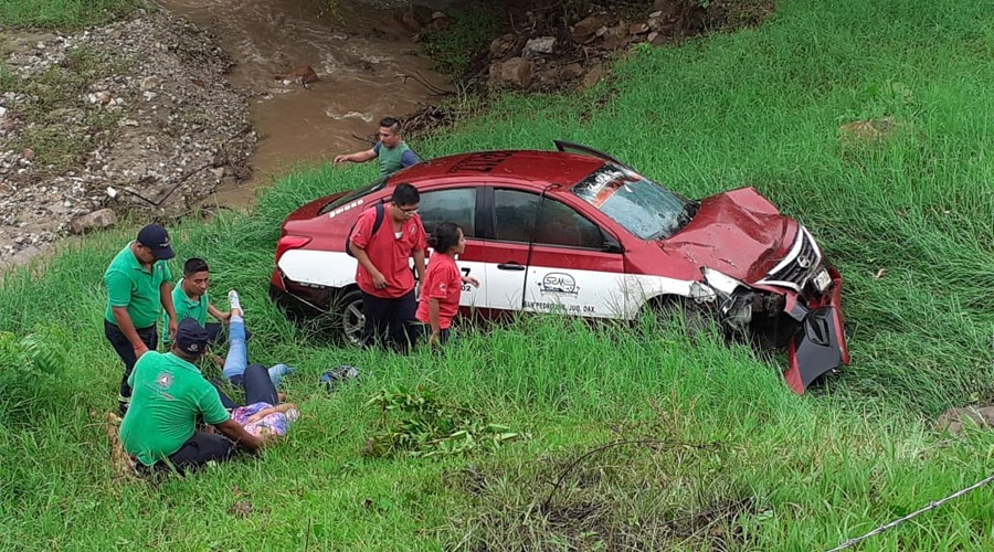 Fuerte accidente deja tres personas lesionadas | El Imparcial de Oaxaca