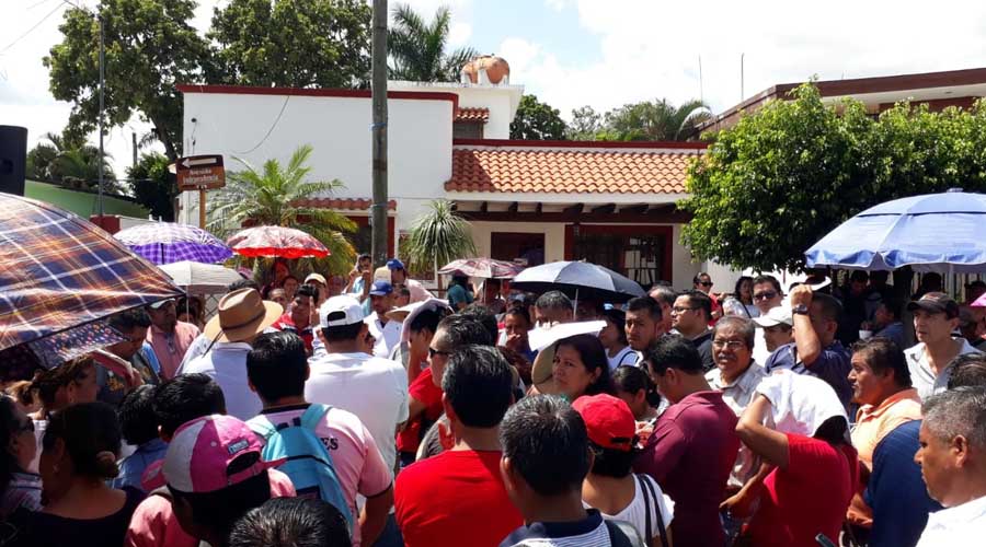 Maestros de la Sección 22 bloquean oficinas Bienestar en Tuxtepec