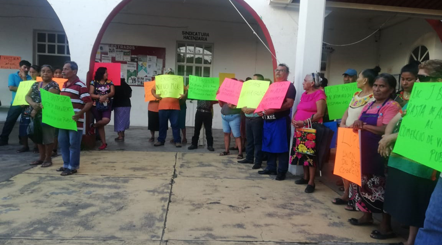 Protestan comerciantes contra municipio de Matías Romero