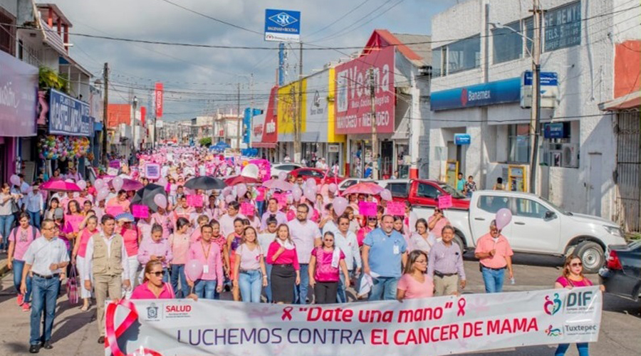 Marchan por la lucha contra el cáncer de mama