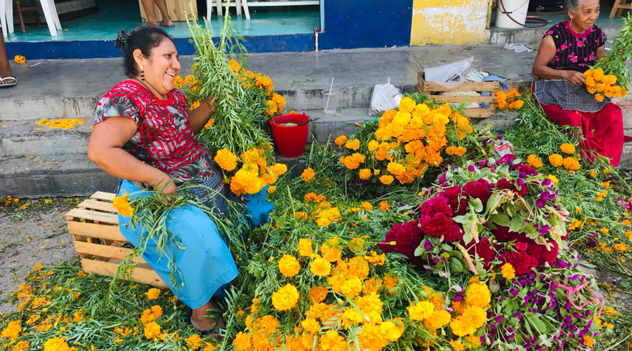 Comienzan ventas para celebración del Día de Muertos en Juchitán