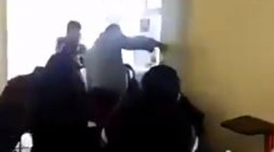 Video: Profesor arroja agua a alumno que se durmió en su clase | El Imparcial de Oaxaca