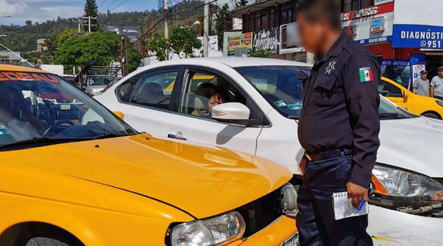 Arrestan a presuntos robacarros en la Mixteca