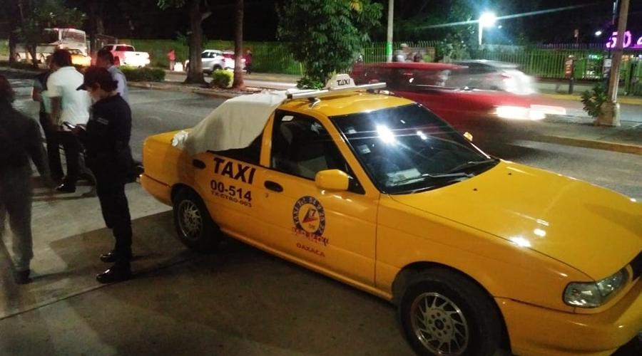 Encuentra la muerte a bordo de un taxi