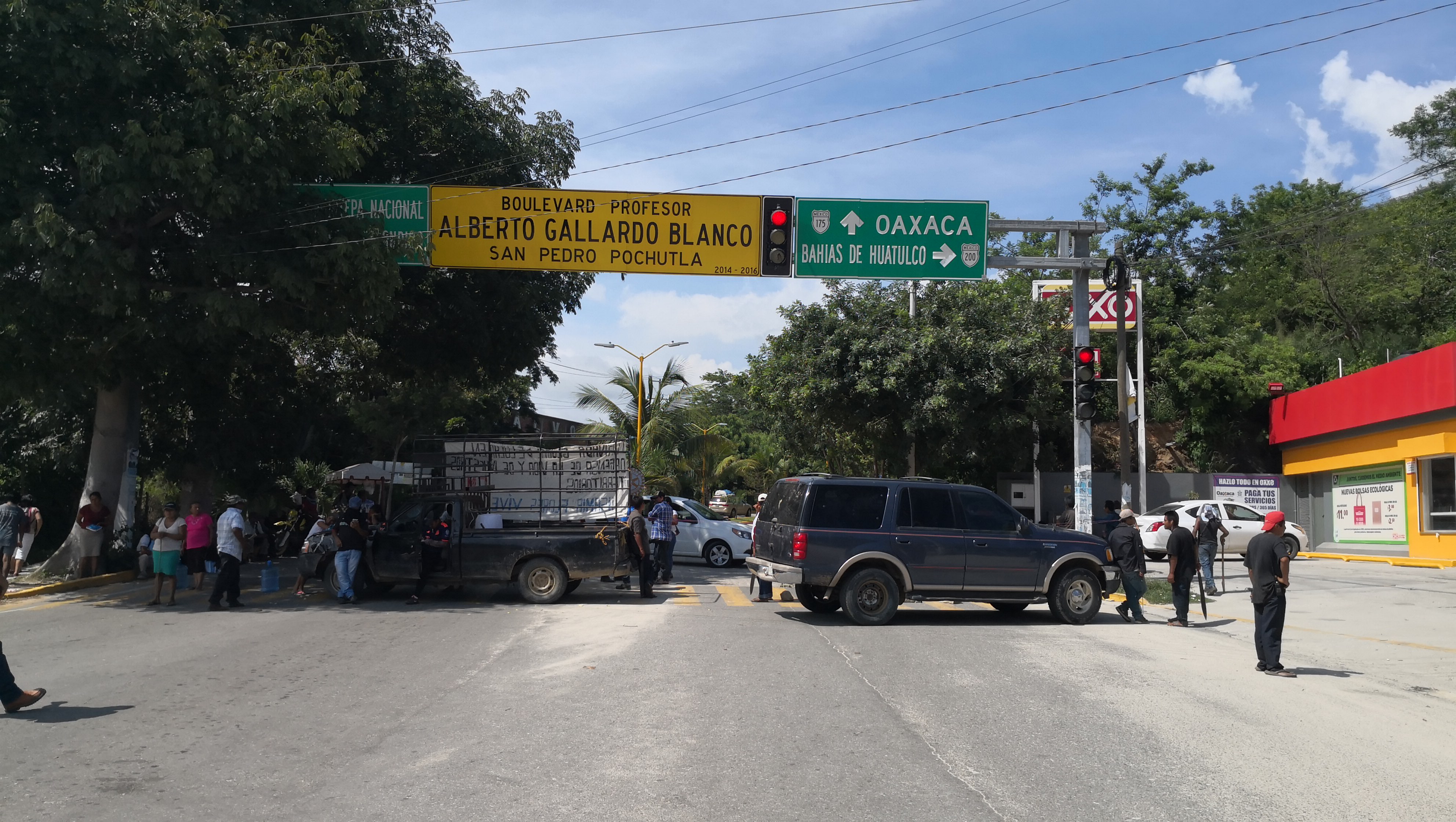 La Codedi bloquea carreteras en la Costa | El Imparcial de Oaxaca