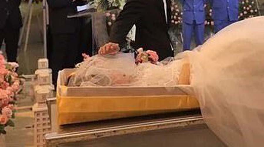 Se casa con el cadáver de su novia para cumplir su último deseo