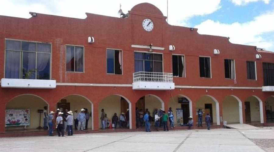 Reabren palacio municipal de Santiago Huajolotitlán