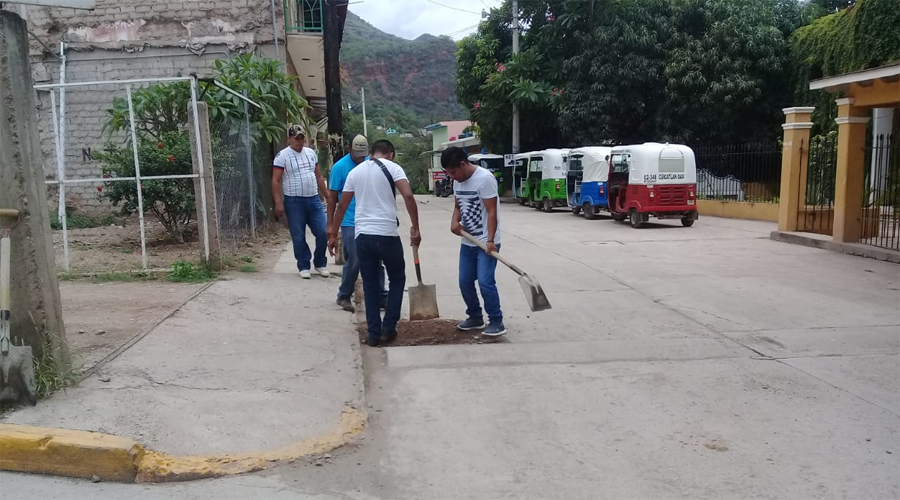 Mototaxis realizan trabajo comunitario en Cuicatlán | El Imparcial de Oaxaca