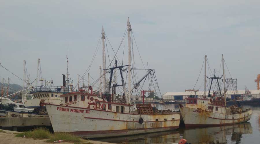 Flota, amarrada por falta de combustible en Salina Cruz