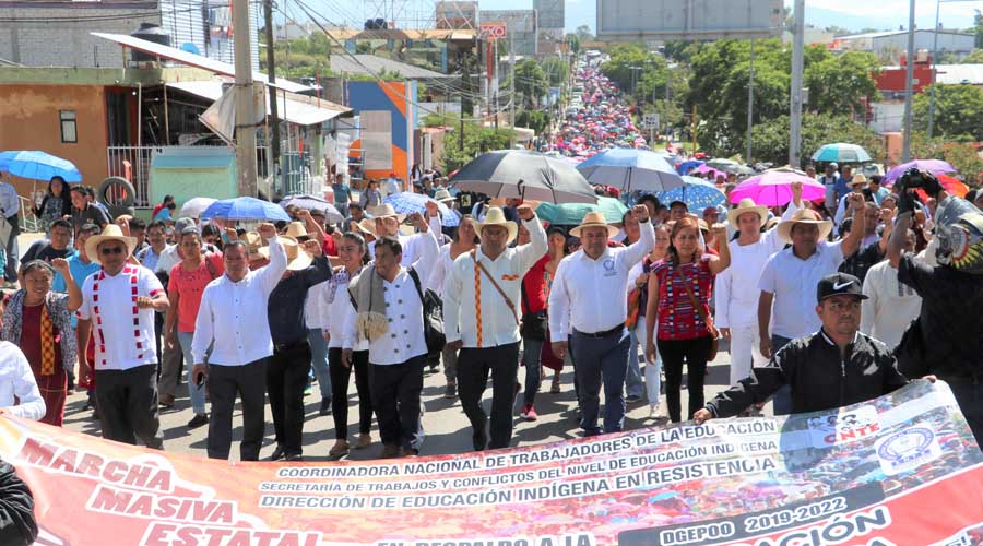 Demandan mejores salarios docentes de educación indígena en Oaxaca | El Imparcial de Oaxaca