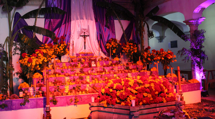 Mujeres oaxaqueñas son recordadas en exposición de altares