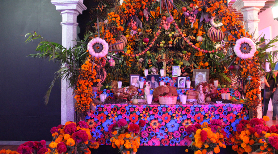 Mujeres oaxaqueñas son recordadas en exposición de altares