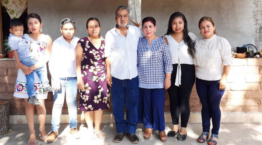 Mañanitas y pastel para Jesús Zúñiga | El Imparcial de Oaxaca