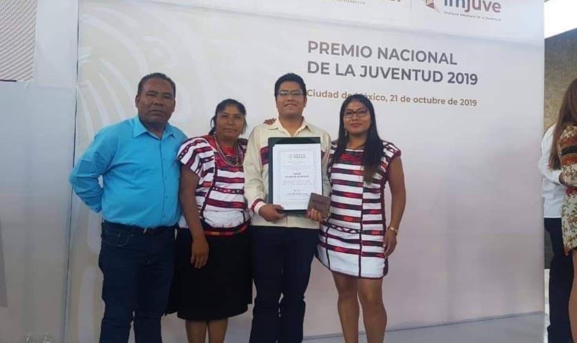 Omar Aguilar recibe Premio Nacional de la Juventud 2019