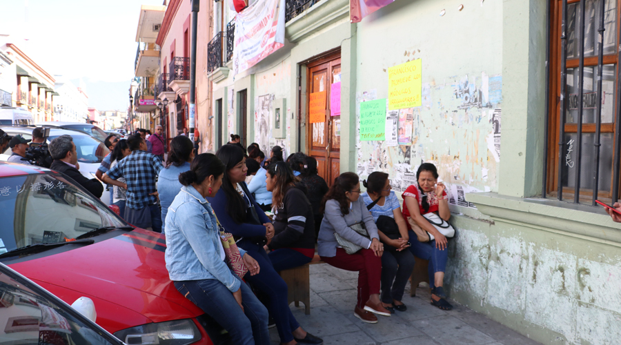 Jubilados toman sede de la Sección 22 | El Imparcial de Oaxaca