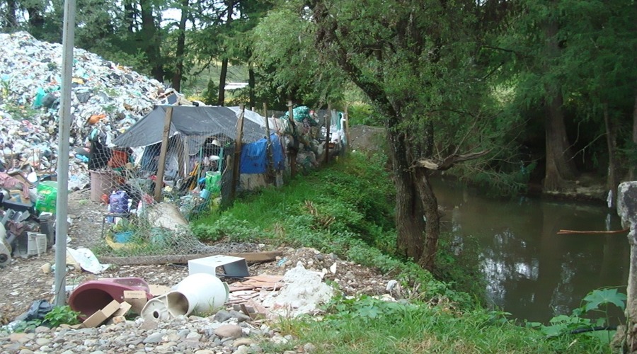 Exigen retirar el basurero municipal en colonia del Valle, Tlaxiaco