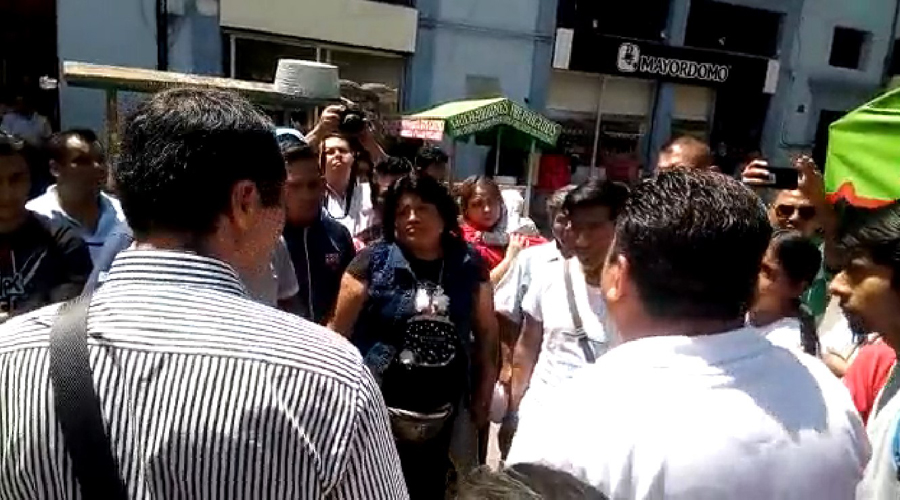 Vendedores ambulantes del Zócalo y la Alameda, se niegan a ser reubicados | El Imparcial de Oaxaca