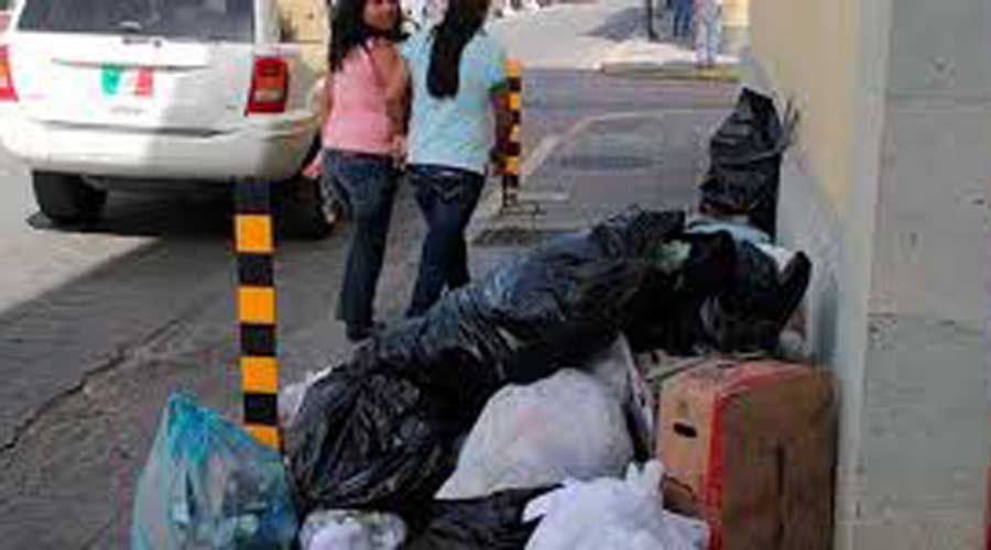 Sancionan a 12 personas por tirar basura en la calle | El Imparcial de Oaxaca