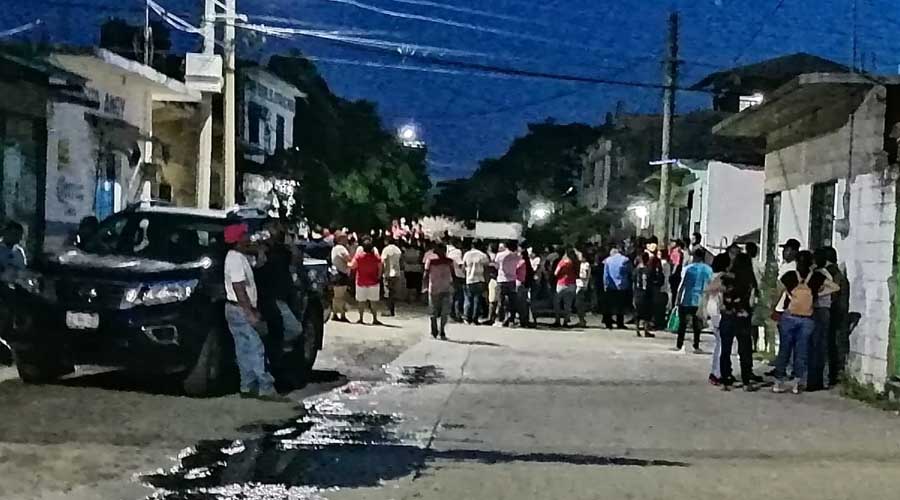 Amagan con linchar a taxista por desaparición de joven estudiante | El Imparcial de Oaxaca
