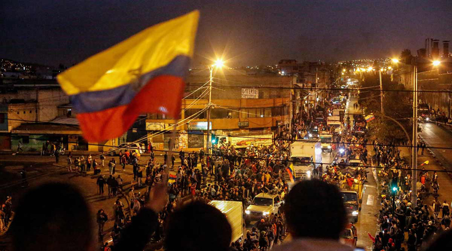 Miles protestan en Ecuador; Moreno cambia la sede del gobierno