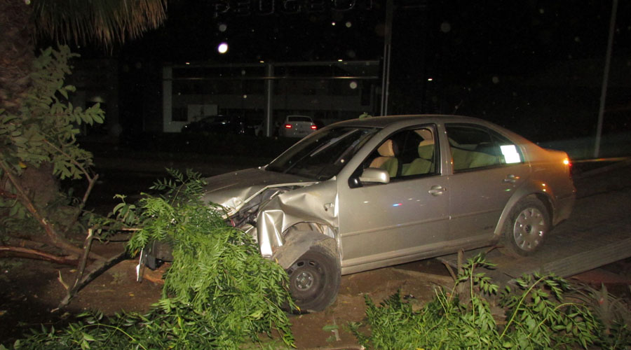 ¡Rápido y furioso! Automovilista pierde control en avenida Universidad | El Imparcial de Oaxaca