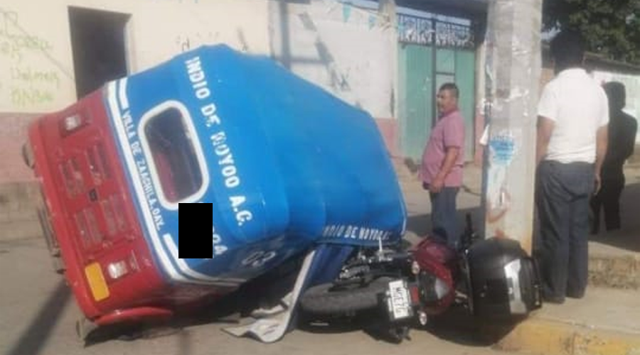 Mototaxi vuelca al chocar contra moto | El Imparcial de Oaxaca