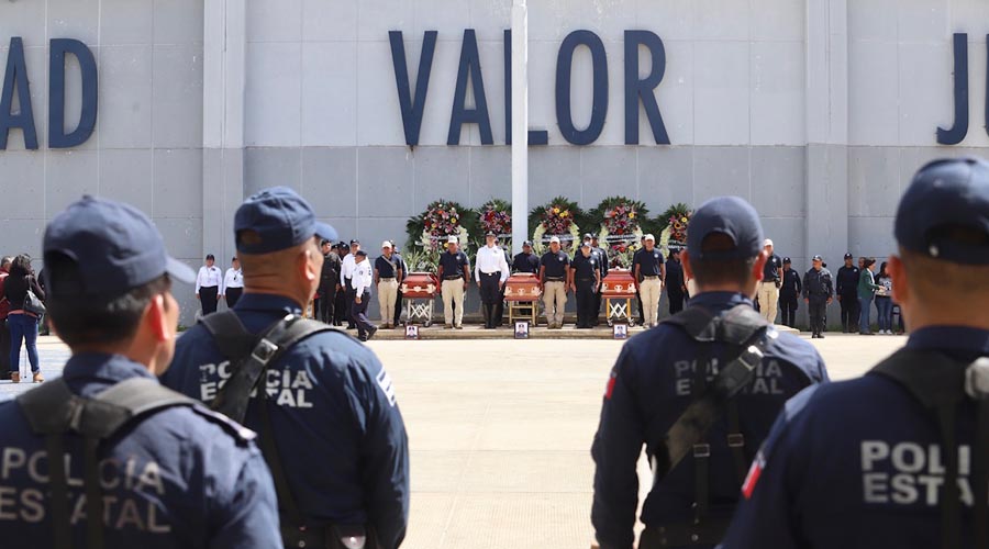 Rinden homenaje a policías asesinados en Coatlán | El Imparcial de Oaxaca